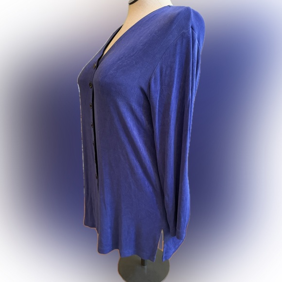 CHICO’S Tanzanite “Travel” Tunic with black piping & buttons Size 3 Excellent - Picture 4 of 6
